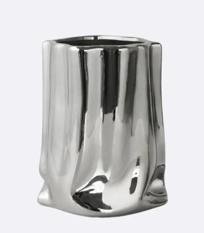 Vase en Céramique Effet Sac en Papier – Élégant et Moderne