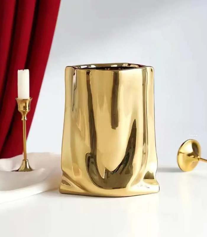 Vase en Céramique Effet Sac en Papier – Élégant et Moderne