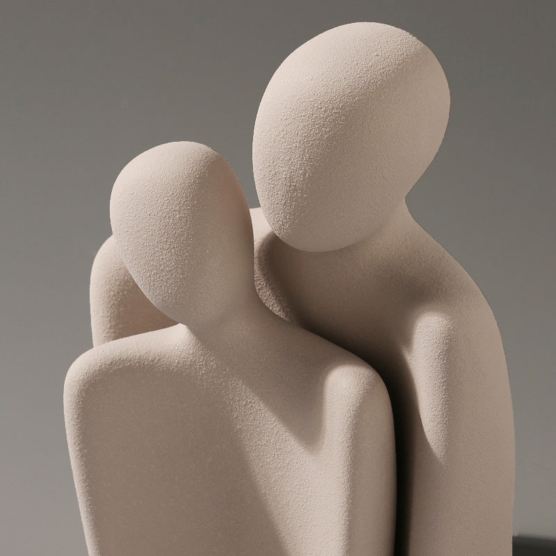 Sculpture Céramique "Mes Bras Toujours Pour Toi" – Une Ode à l’Amour et à l’Intimité