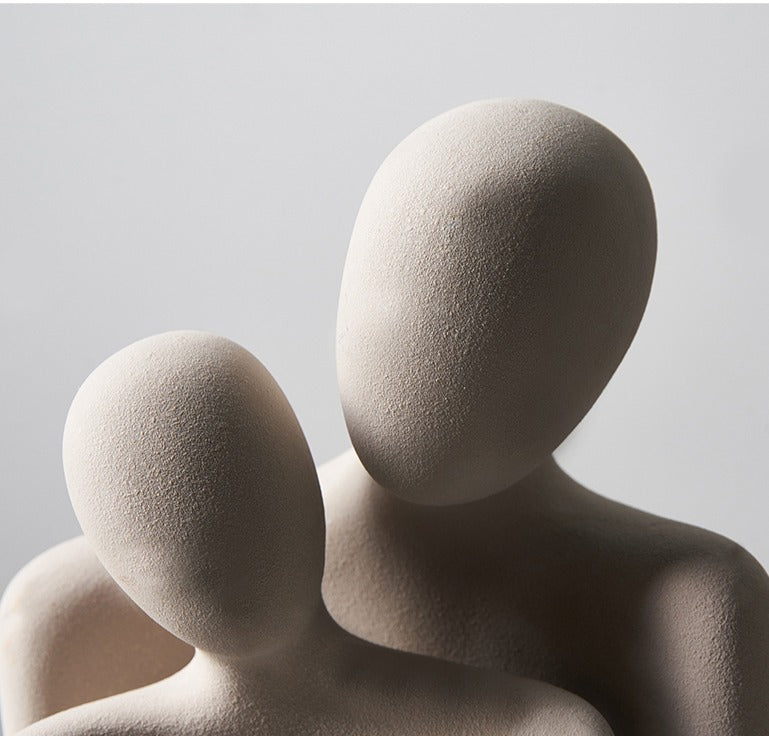 Sculpture Abstraite Couple Enlacé – Céramique Moderne & Émotionnelle pour Décoration Intérieure