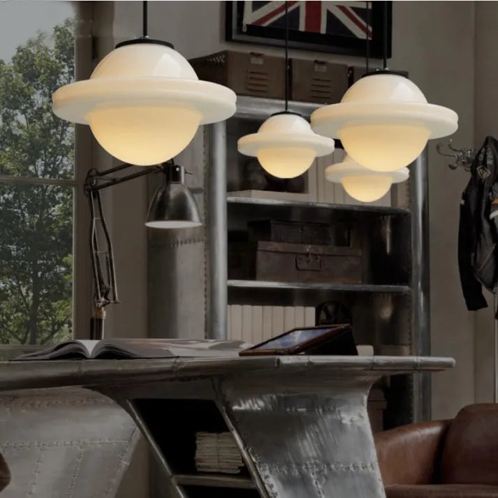 Suspension Vintage en Verre Opalin Blanc | Design Géométrique Élégant