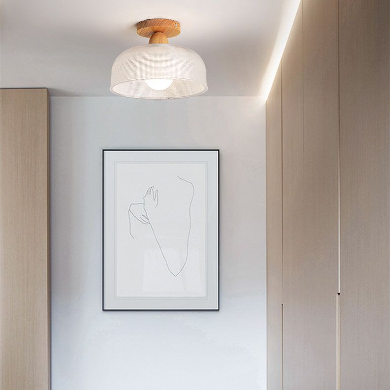 Plafonnier semi-affleurant nordique – verre transparent et bois clair