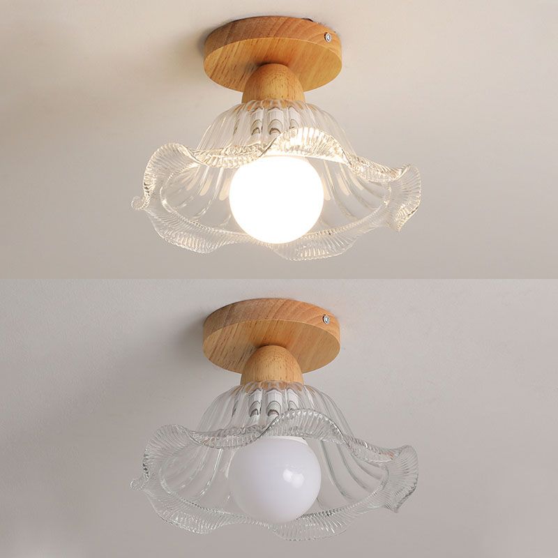 Plafonnier semi-affleurant nordique – verre transparent et bois clair