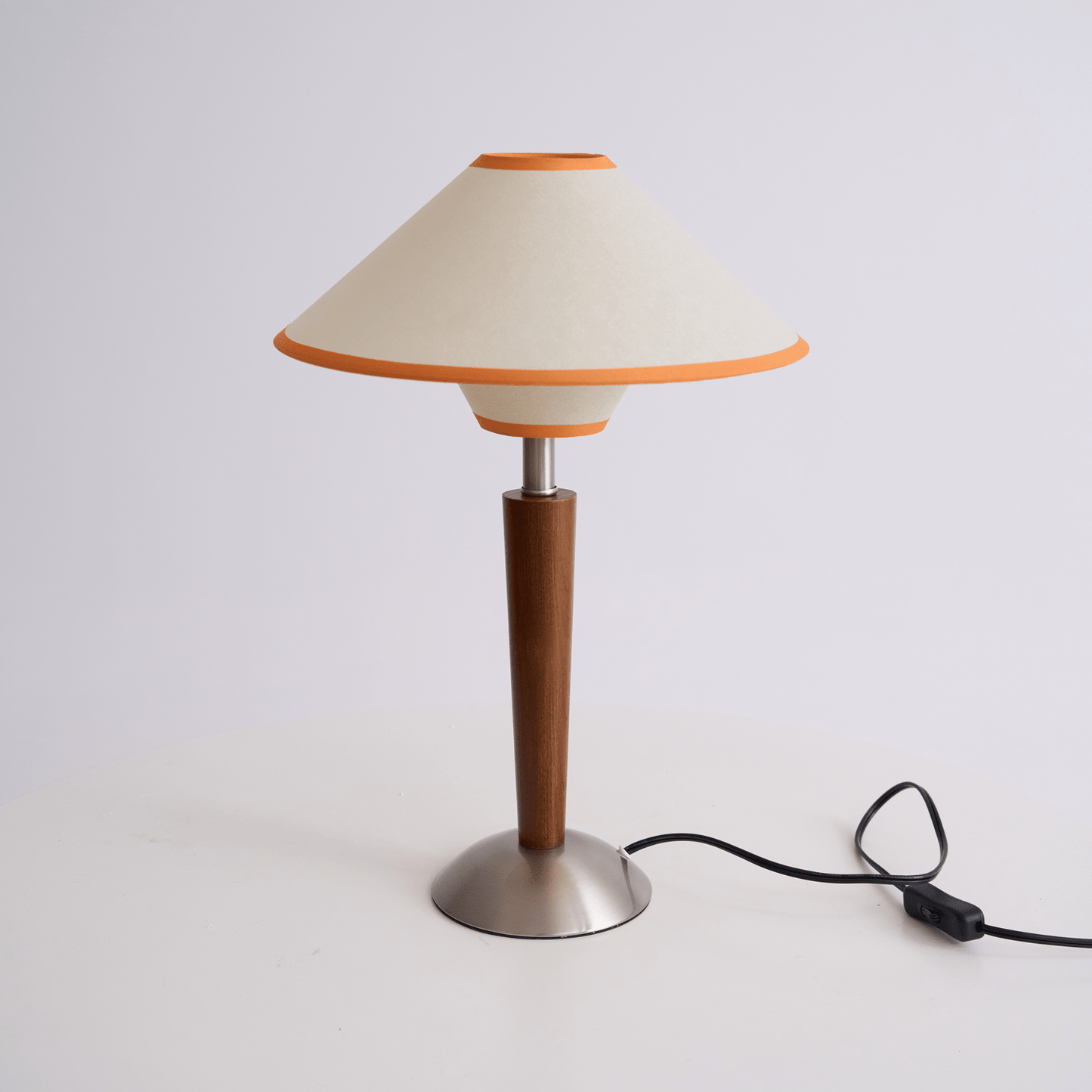 Lampe de Table Talonwood en Bois et Tissu