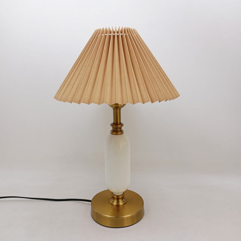 Lampe de table rétro avec abat-jour plissé et base colonne – Élégance intemporelle