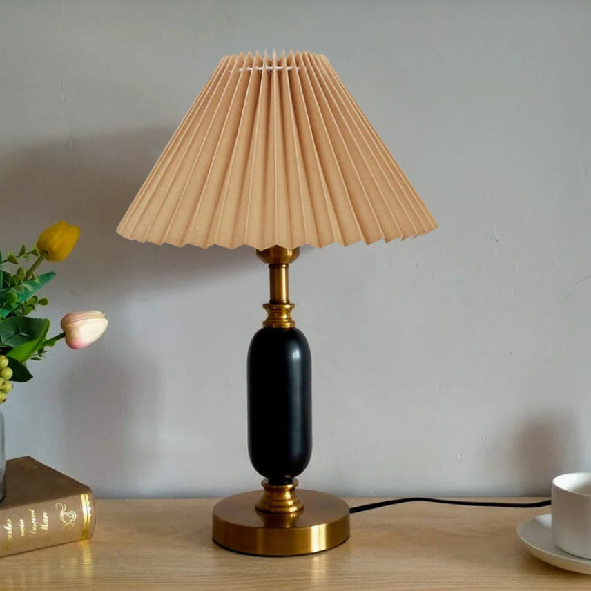 Lampe de table rétro avec abat-jour plissé et base colonne – Élégance intemporelle
