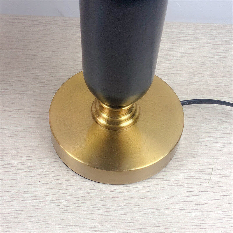 Lampe de table rétro avec abat-jour plissé et base colonne – Élégance intemporelle