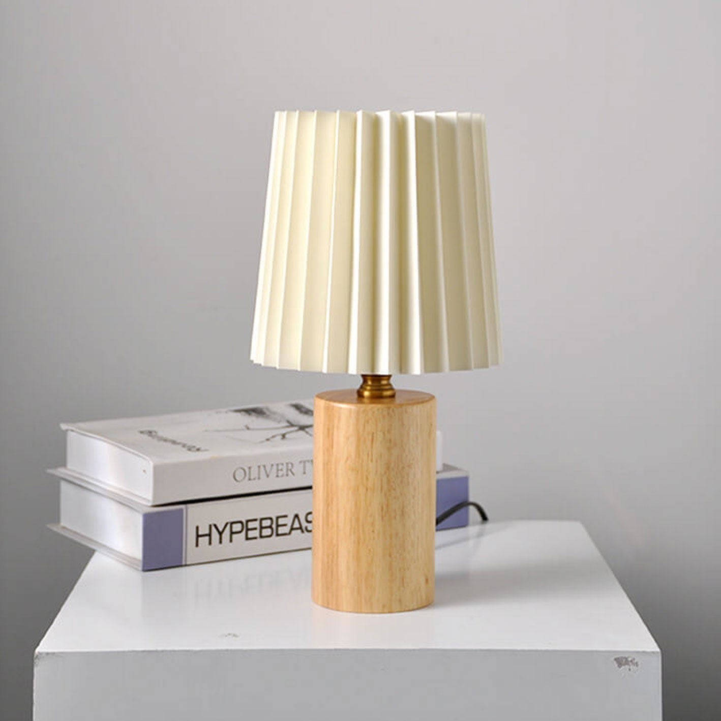 Lampe de Table Vintage Coréenne, Abat-Jour Plissé, Bois Massif