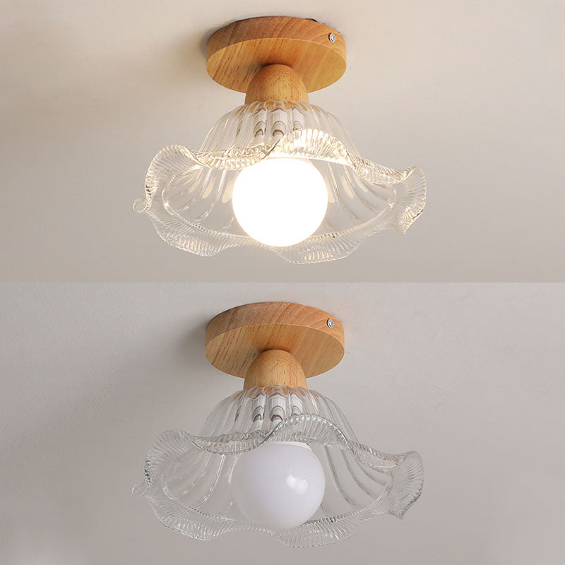 Plafonnier semi-affleurant nordique – verre transparent et bois clair