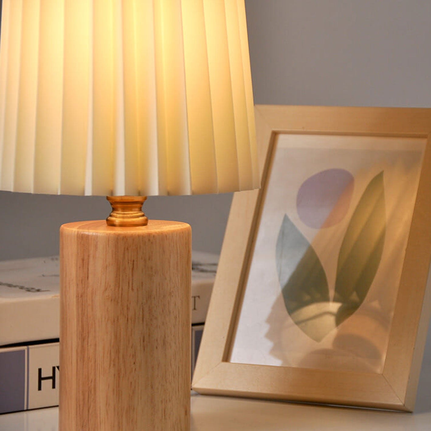 Lampe de Table Vintage Coréenne, Abat-Jour Plissé, Bois Massif