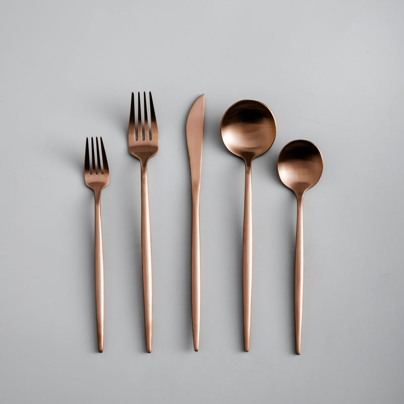 Set de couverts minimaliste - Élégance et Simplicité pour Votre Table