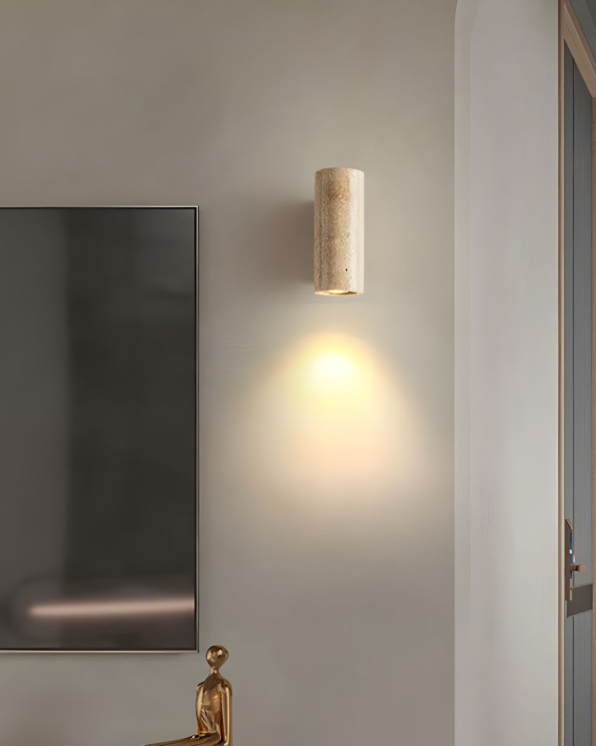 Applique Murale Le Bloc Éclatant – Alliance du Travertin Naturel et d’un Design Minimaliste
