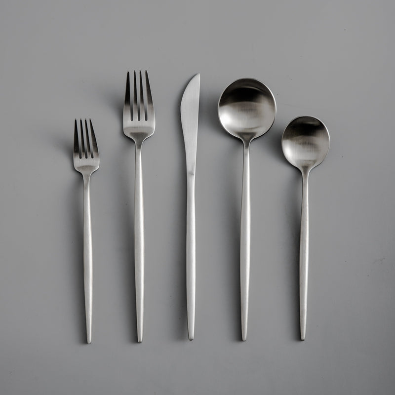 Set de couverts minimaliste - Élégance et Simplicité pour Votre Table