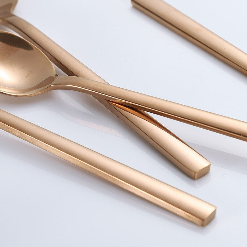 Set de couverts Arya 30 pièces – Élégance Moderne et Durabilité