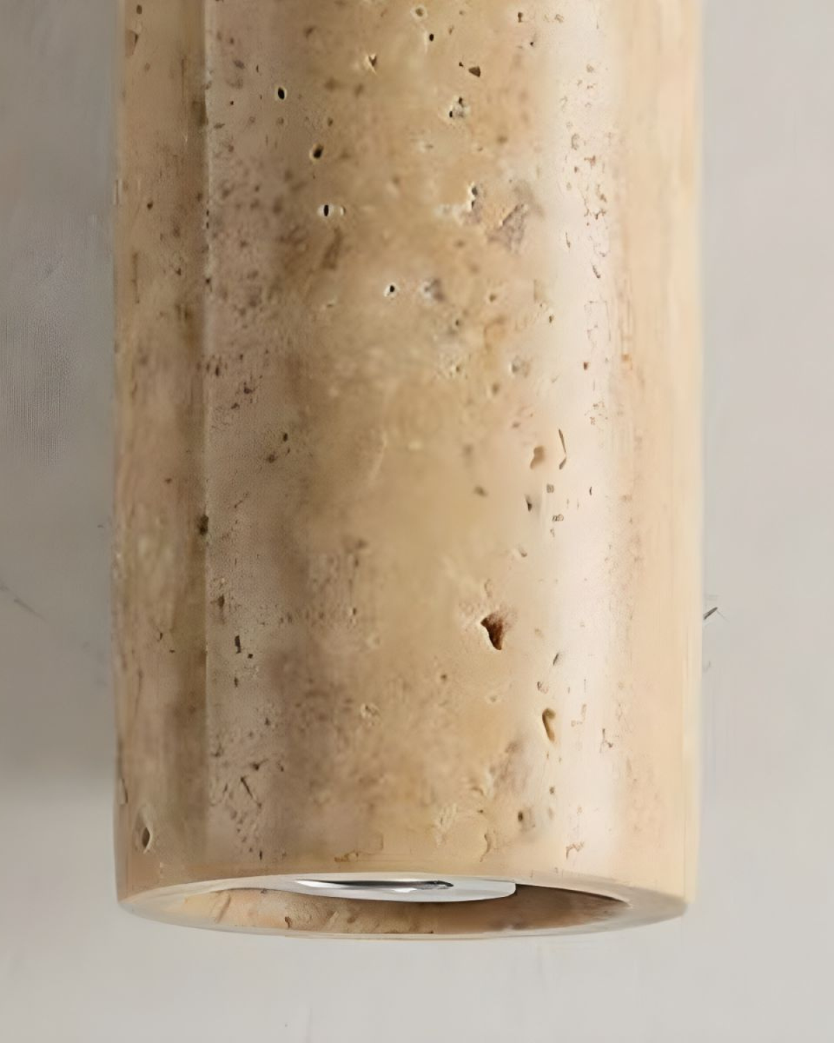 Applique Murale Le Bloc Éclatant – Alliance du Travertin Naturel et d’un Design Minimaliste