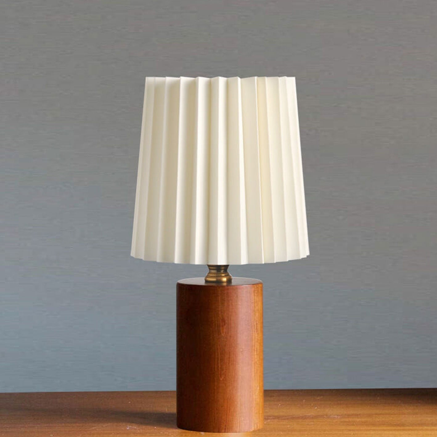 Lampe de Table Vintage Coréenne, Abat-Jour Plissé, Bois Massif