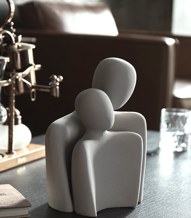 Sculpture Abstraite Couple Enlacé – Céramique Moderne & Émotionnelle pour Décoration Intérieure
