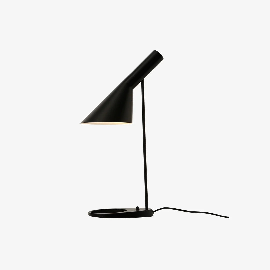 Lampe de Table AJ – Élégance Moderne et Fonctionnalité Réglable
