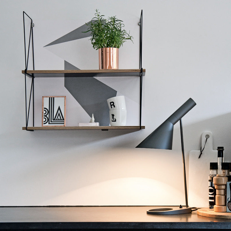 Lampe de Table AJ – Élégance Moderne et Fonctionnalité Réglable