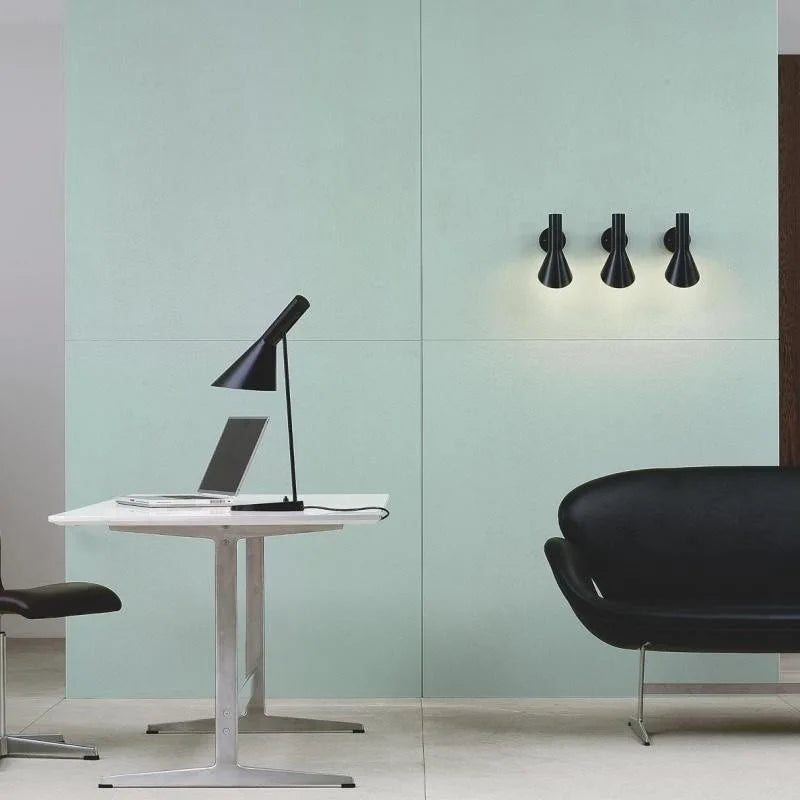 Lampe de Table AJ – Élégance Moderne et Fonctionnalité Réglable