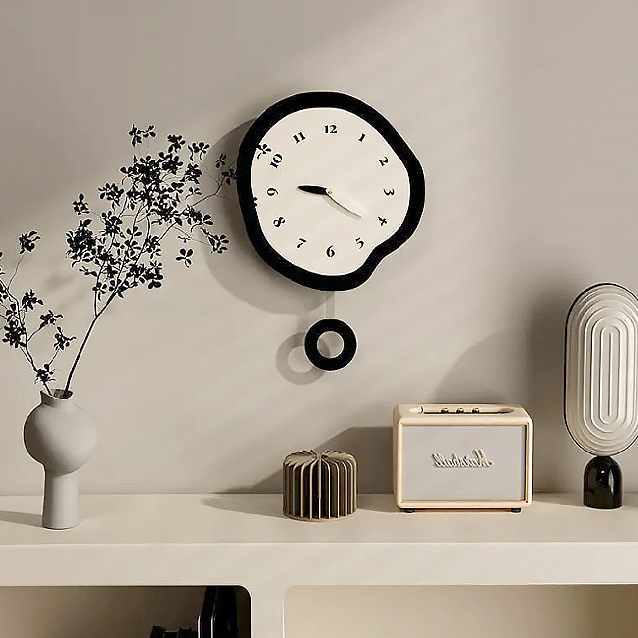 Horloge Murale Abstraite Distordue Silencieuse – Design Moderne et Mouvement Quartz
