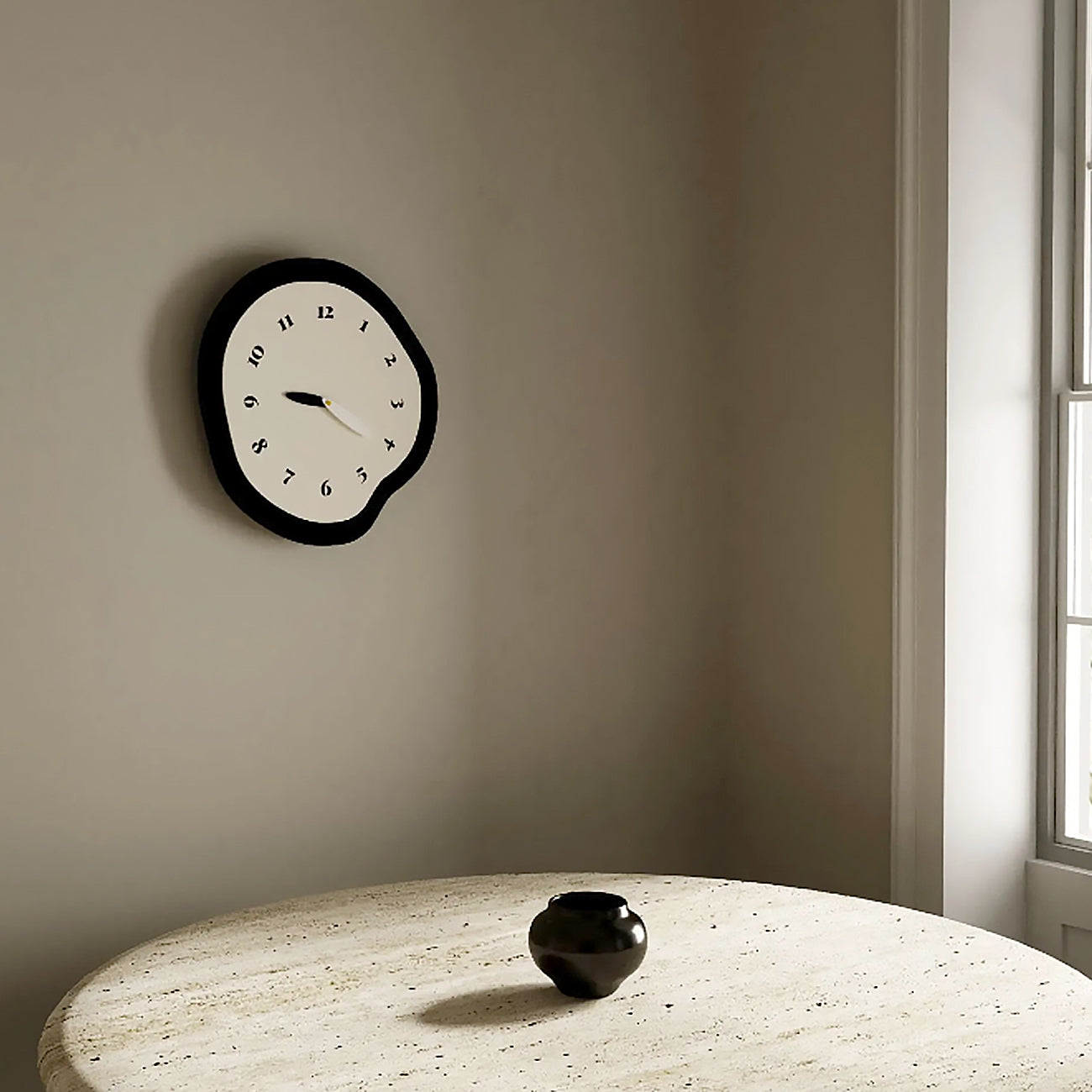 Horloge Murale Abstraite Distordue Silencieuse – Design Moderne et Mouvement Quartz
