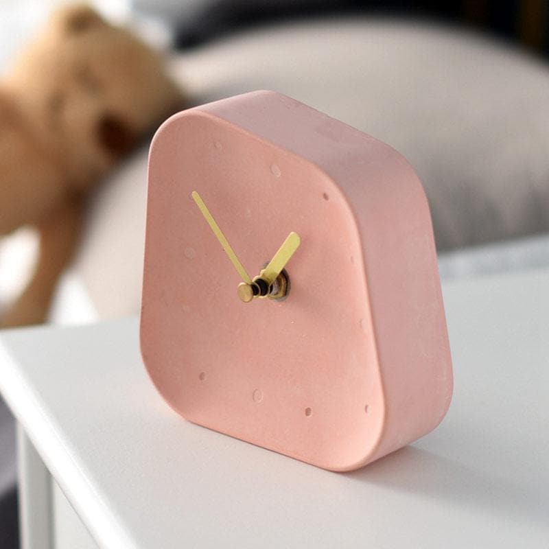 Horloge de Bureau en Ciment Silencieuse – Design Rétro Minimaliste avec Aiguilles Dorées