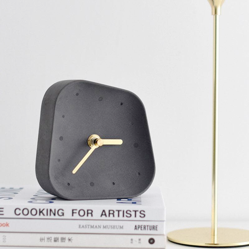 Horloge de Bureau en Ciment Silencieuse – Design Rétro Minimaliste avec Aiguilles Dorées