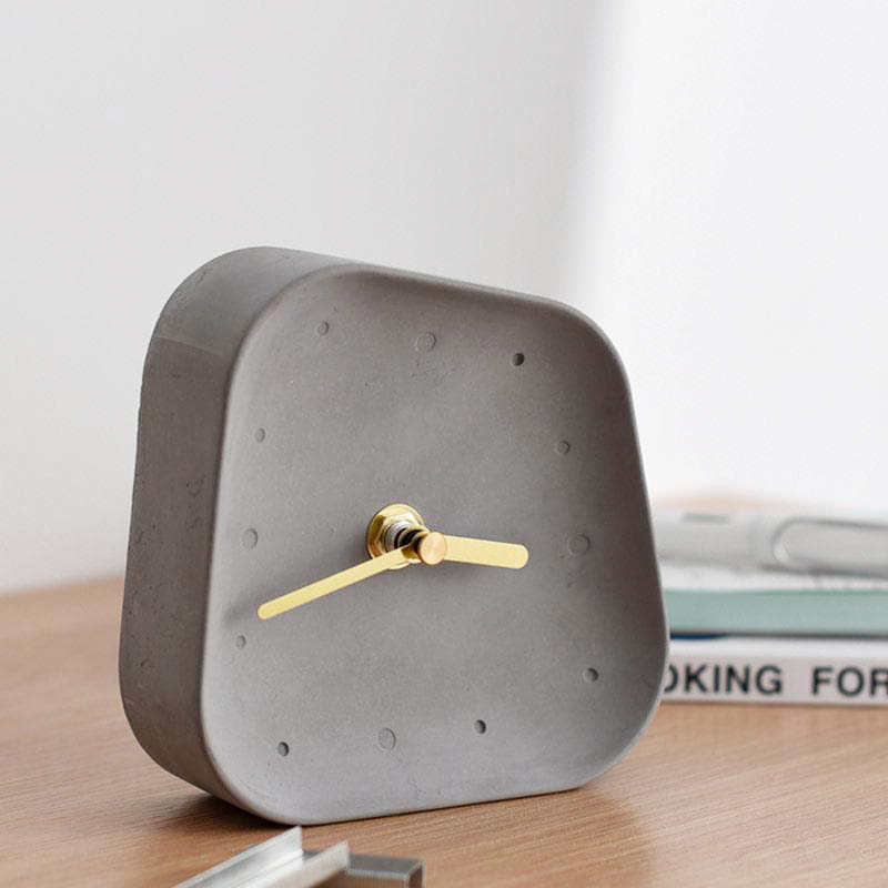 Horloge de Bureau en Ciment Silencieuse – Design Rétro Minimaliste avec Aiguilles Dorées