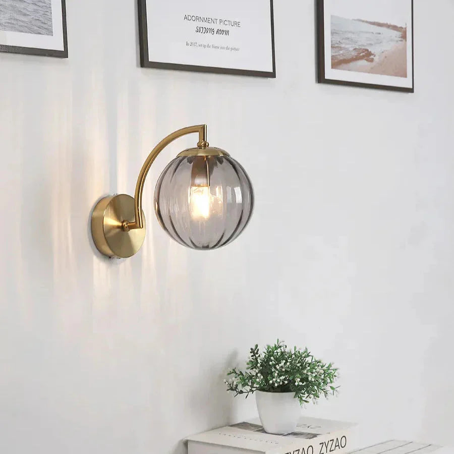 Applique Murale LED Verre Rond avec Bras Doré Courbé