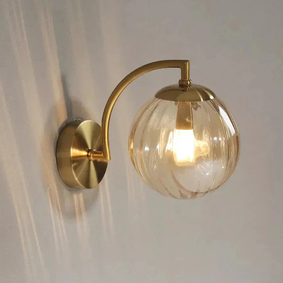 Applique Murale LED Verre Rond avec Bras Doré Courbé