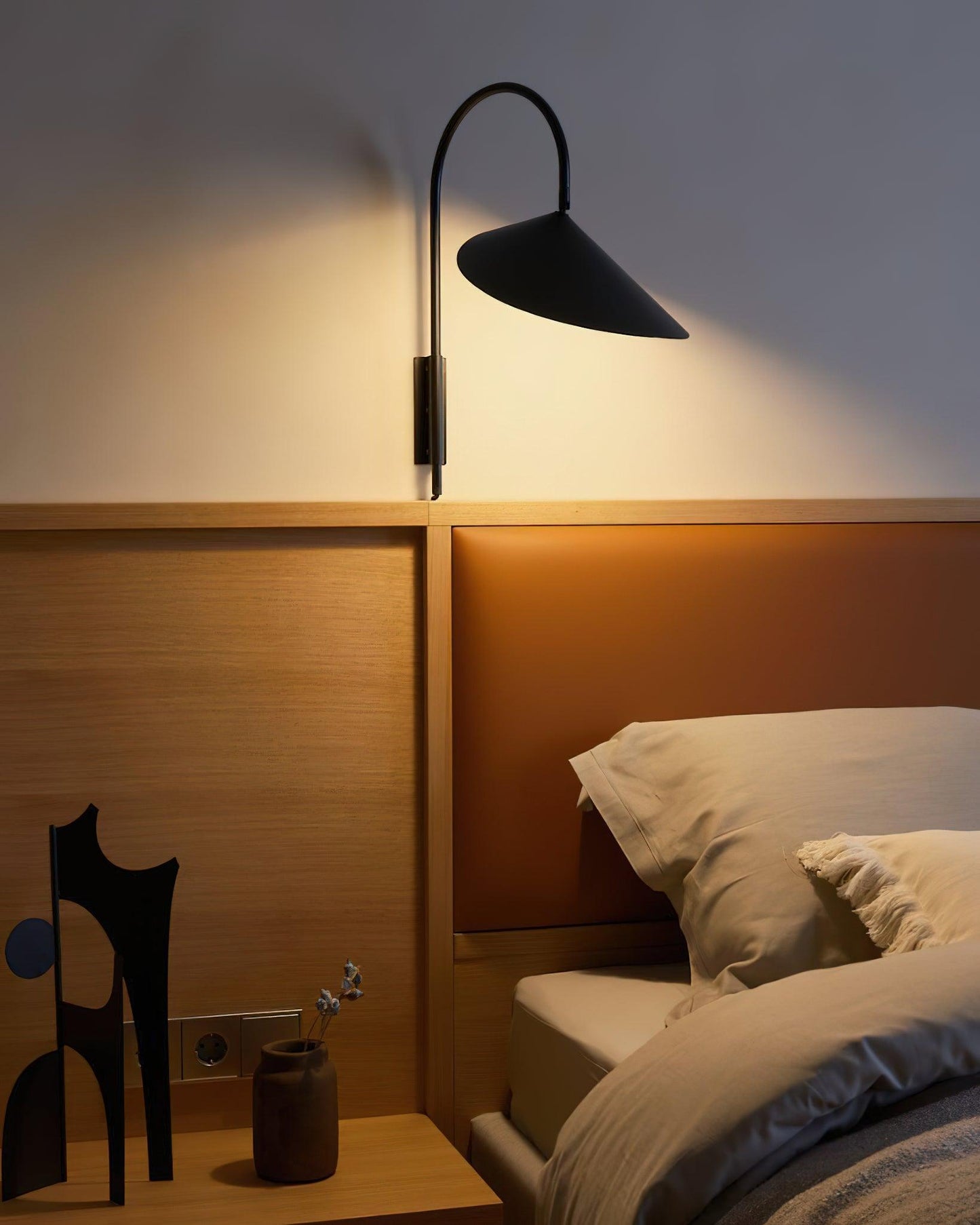 Applique Murale Arum – Design Élancé et Moderne pour Éclairage d’Ambiance Élégant