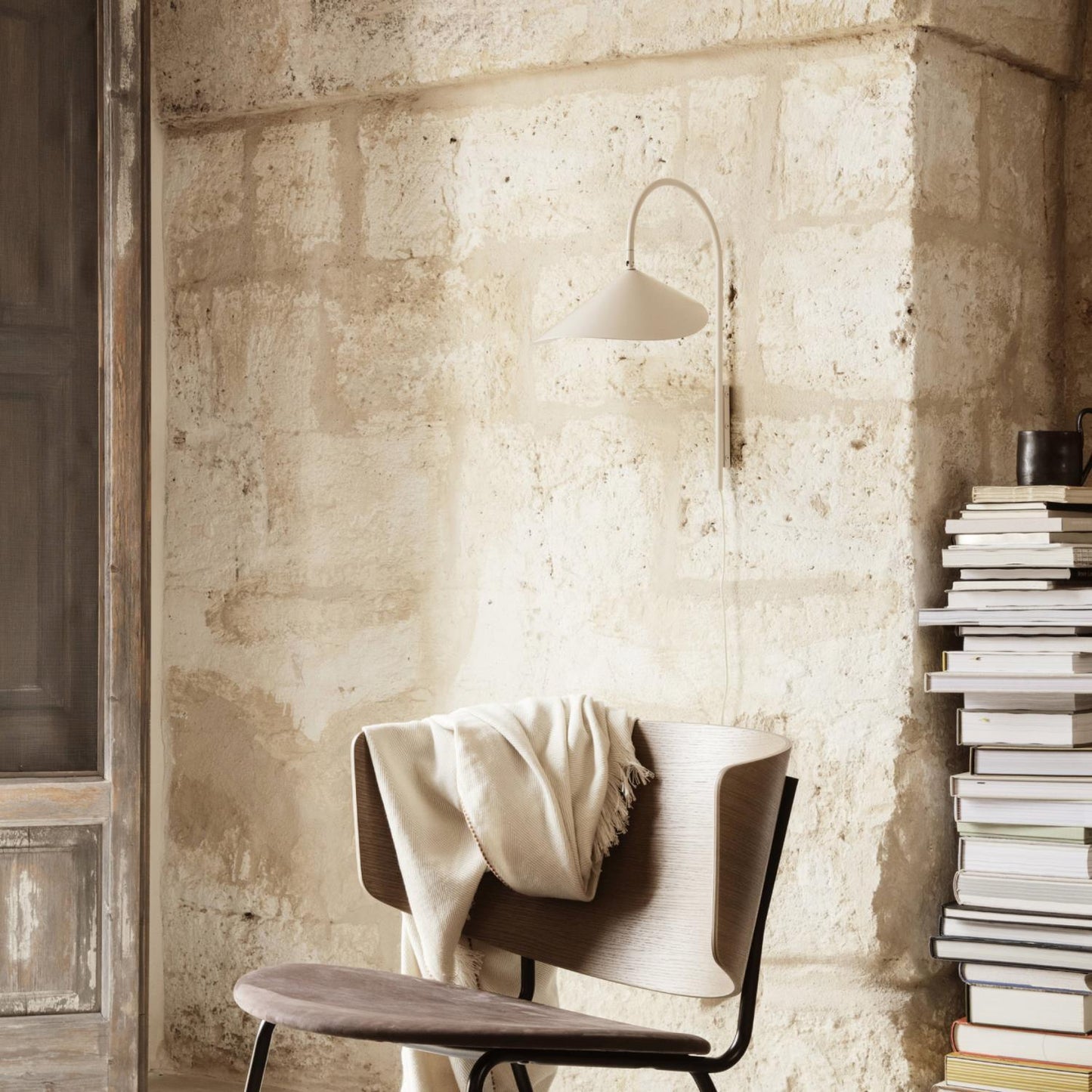 Applique Murale Arum – Design Élancé et Moderne pour Éclairage d’Ambiance Élégant