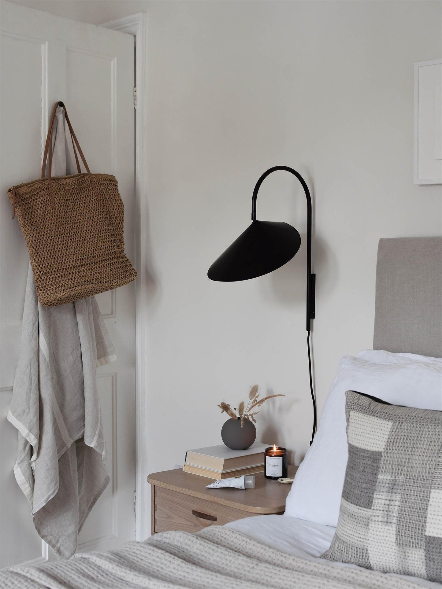 Applique Murale Arum – Design Élancé et Moderne pour Éclairage d’Ambiance Élégant