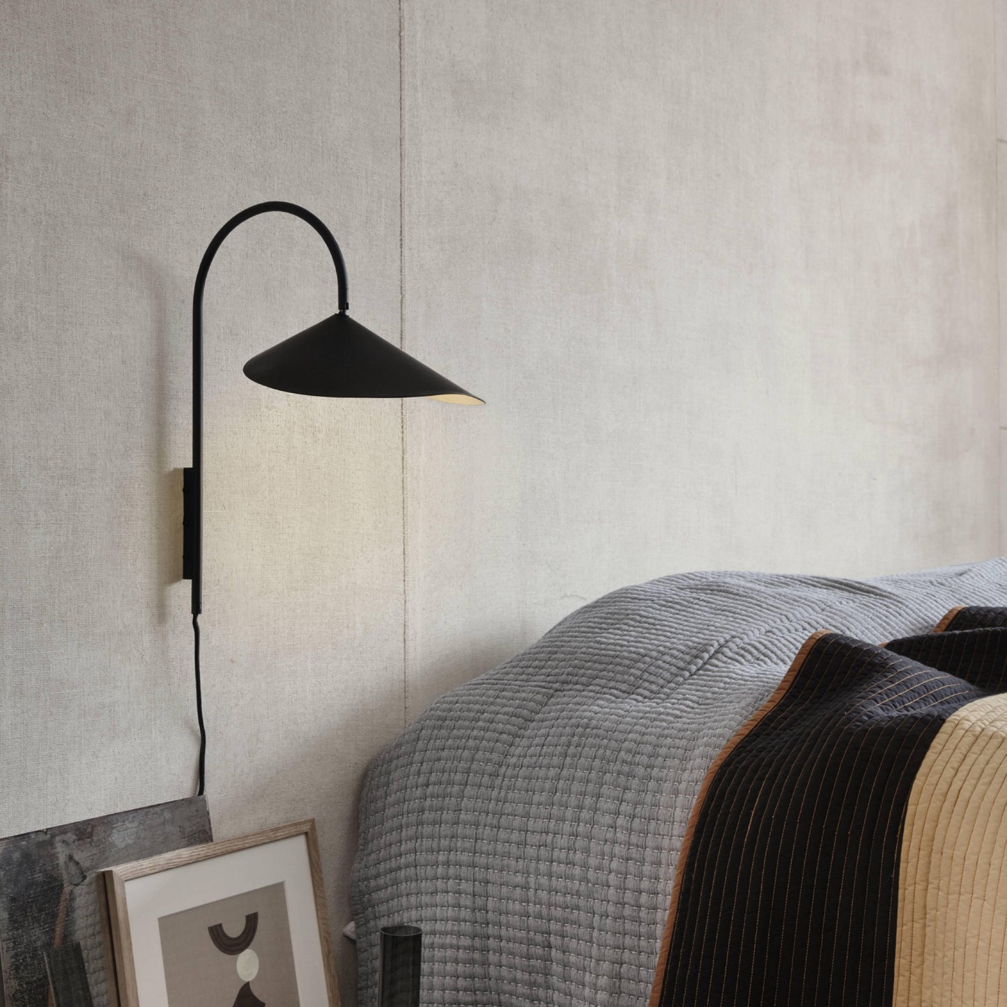 Applique Murale Arum – Design Élancé et Moderne pour Éclairage d’Ambiance Élégant
