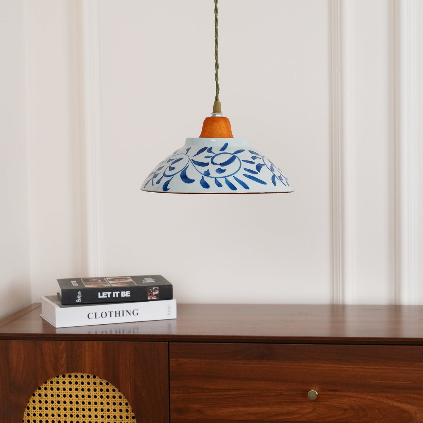 Suspension en Céramique Campbell – Élégance Vintage et Motif Bleu Distinctif