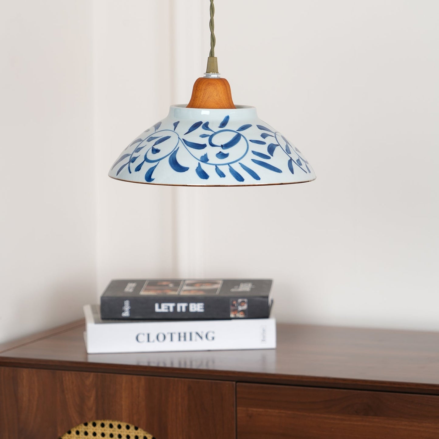 Suspension en Céramique Campbell – Élégance Vintage et Motif Bleu Distinctif
