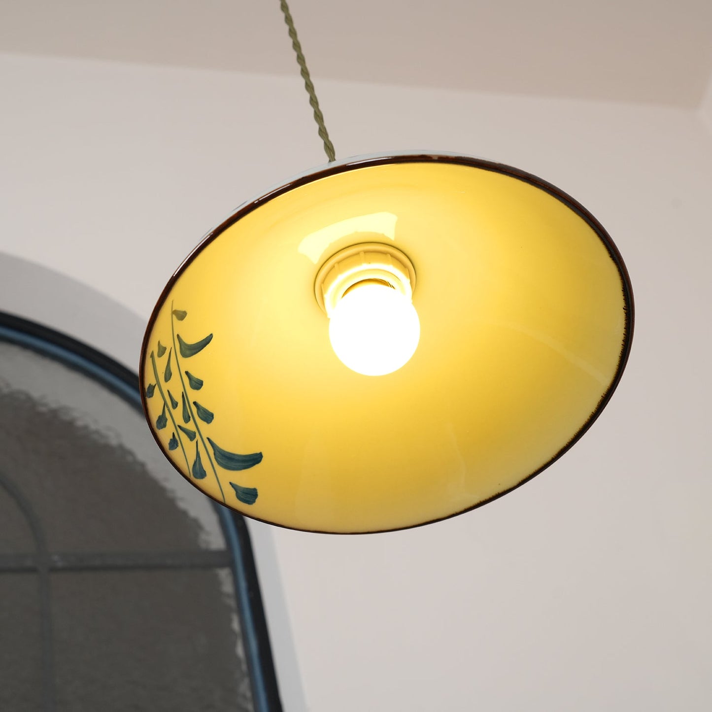 Suspension en Céramique Campbell – Élégance Vintage et Motif Bleu Distinctif