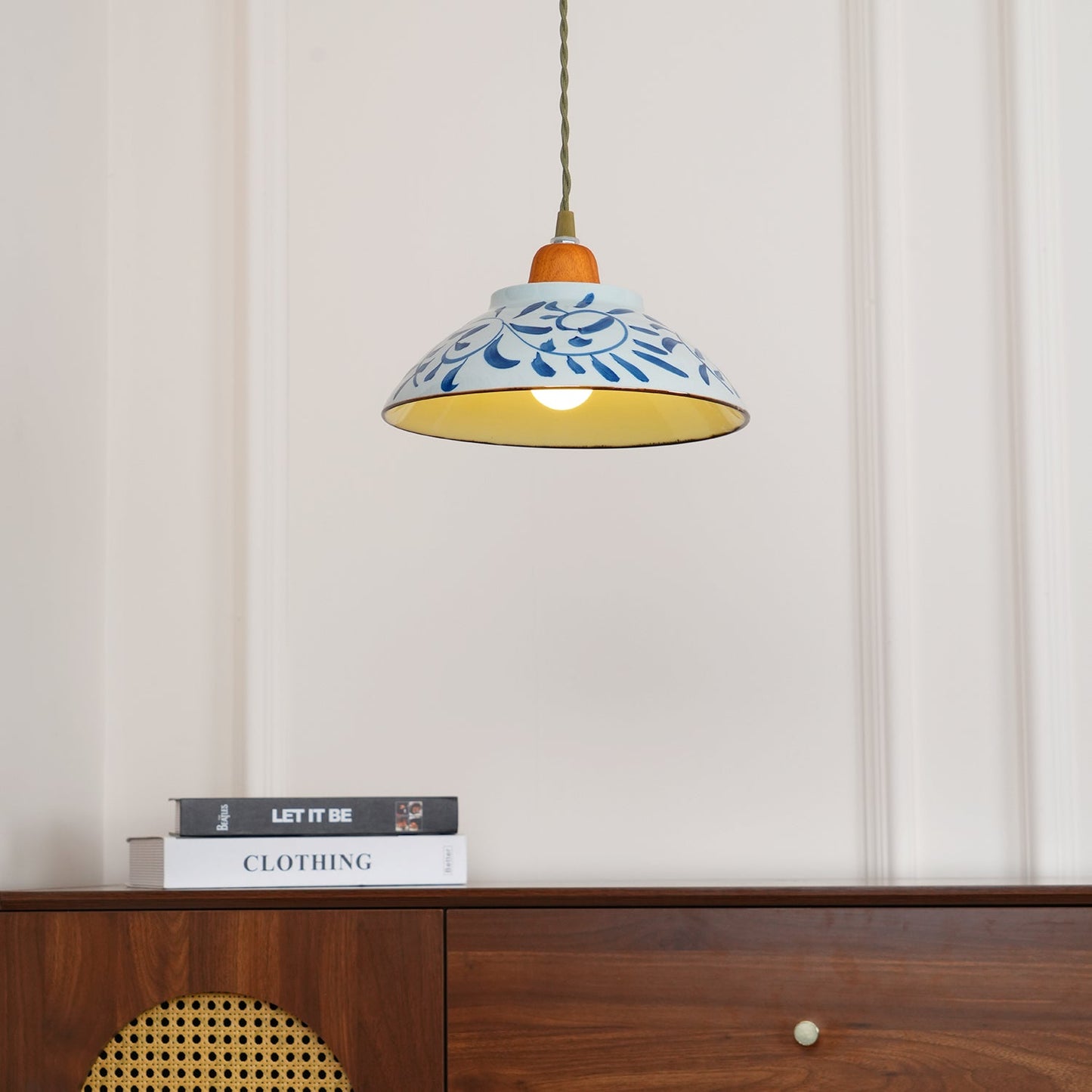 Suspension en Céramique Campbell – Élégance Vintage et Motif Bleu Distinctif