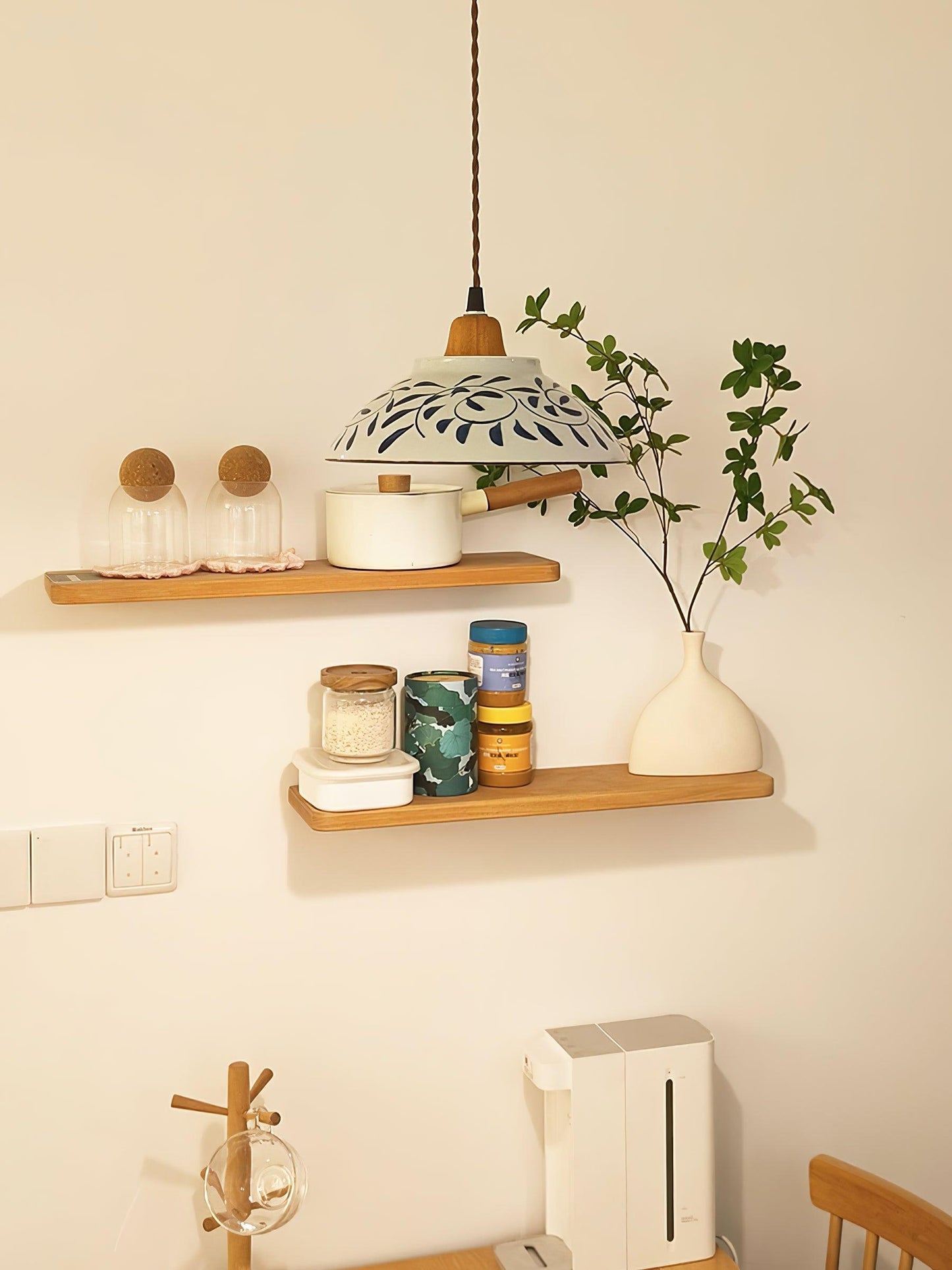 Suspension en Céramique Campbell – Élégance Vintage et Motif Bleu Distinctif