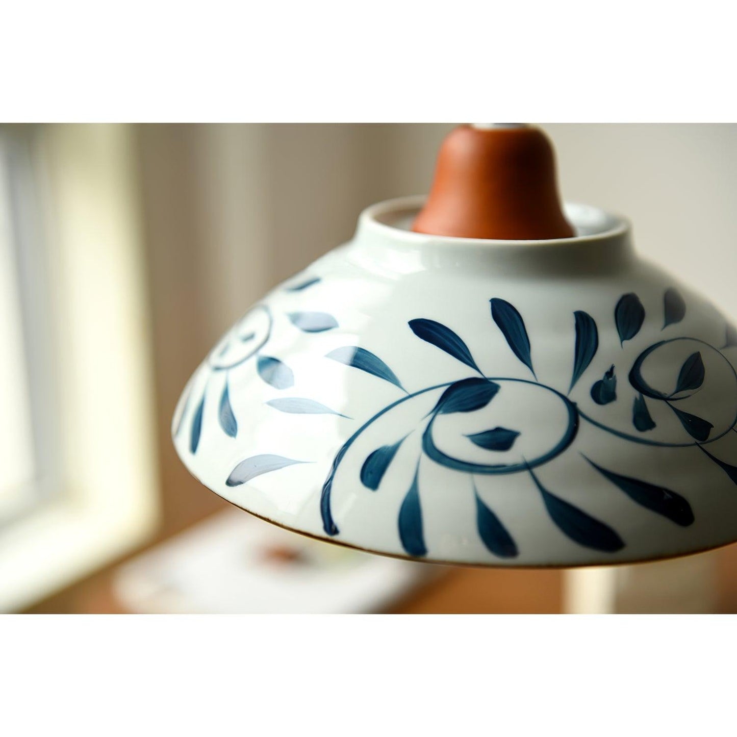 Suspension en Céramique Campbell – Élégance Vintage et Motif Bleu Distinctif