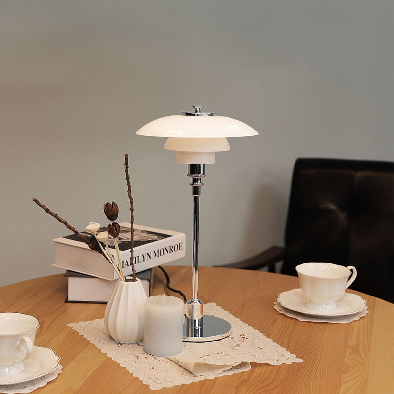 Lampe de Table Danoise en Verre – Élégance Moderne pour un Intérieur Raffiné