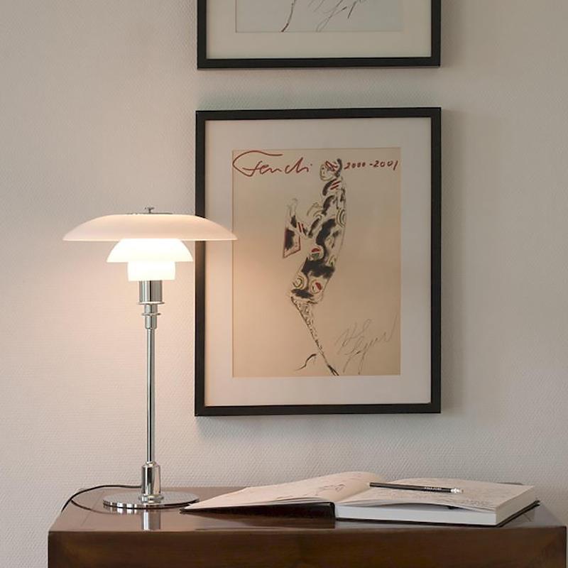 Lampe de Table Danoise en Verre – Élégance Moderne pour un Intérieur Raffiné