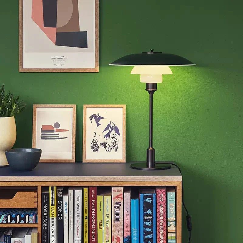 Lampe de Table Danoise en Verre – Élégance Moderne pour un Intérieur Raffiné