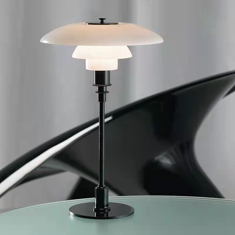 Lampe de Table Danoise en Verre – Élégance Moderne pour un Intérieur Raffiné