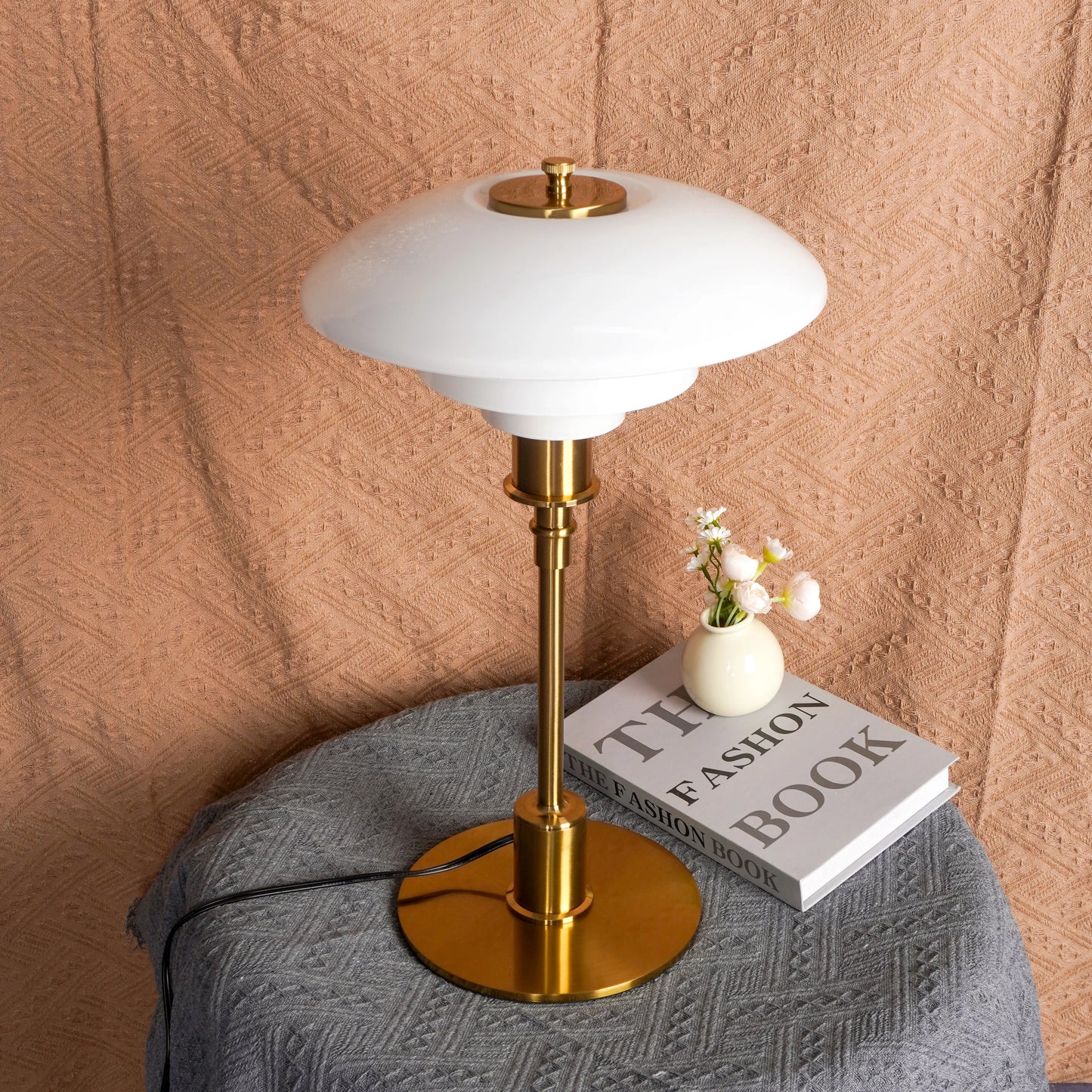 Lampe de Table Danoise en Verre – Élégance Moderne pour un Intérieur Raffiné