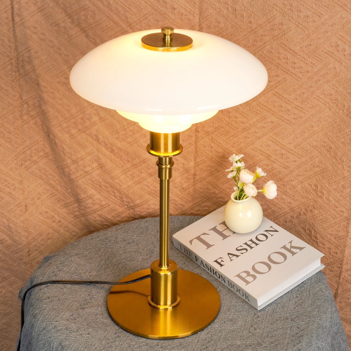 Lampe de Table Danoise en Verre – Élégance Moderne pour un Intérieur Raffiné