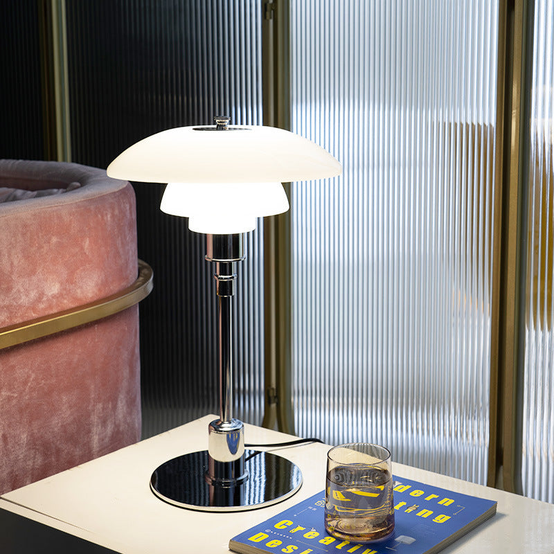 Lampe de Table Danoise en Verre – Élégance Moderne pour un Intérieur Raffiné