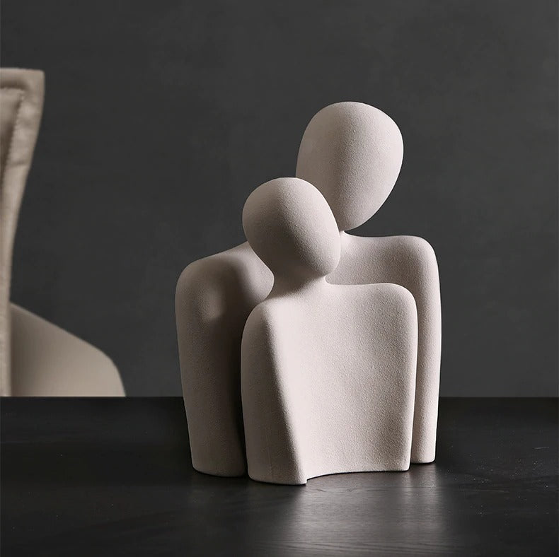 Sculpture Céramique "Mes Bras Toujours Pour Toi" – Une Ode à l’Amour et à l’Intimité