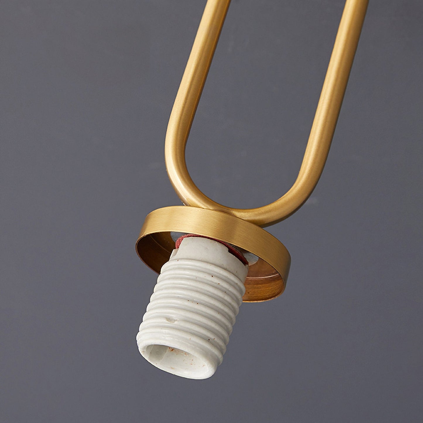 Plafonnier Art Déco en laiton et verre – coupe diamant élégante